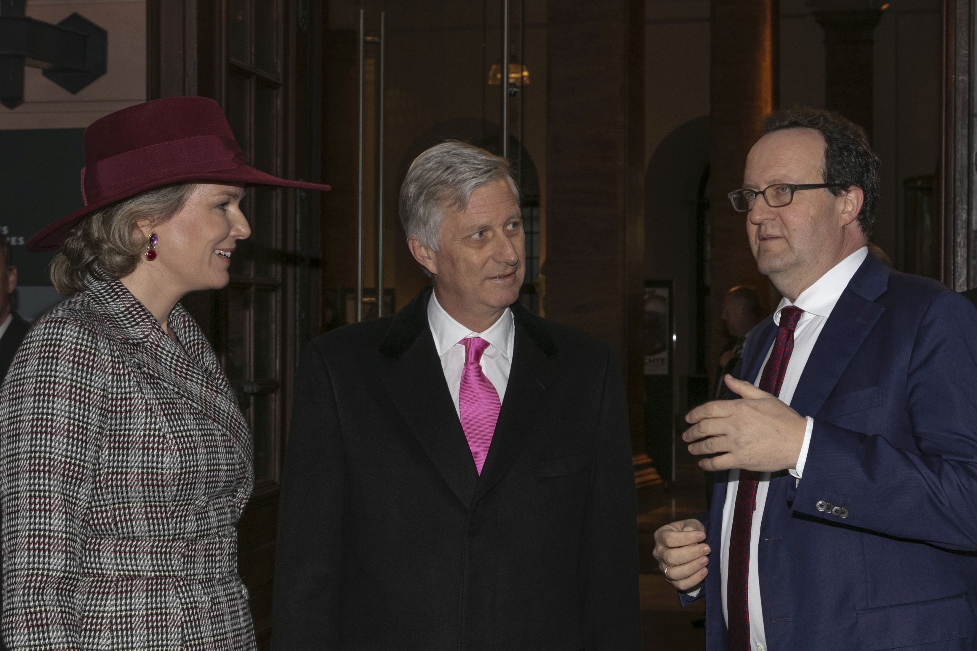 Das belgische Königspaar Philippe und Mathilde mit Prof. Dr. Raphael Gross, Präsident des Deutschen Historischen Museums, im Zeughaushof des Deutschen Historischen Museums © Deutsches Historisches Museum, Foto: Thomas Bruns