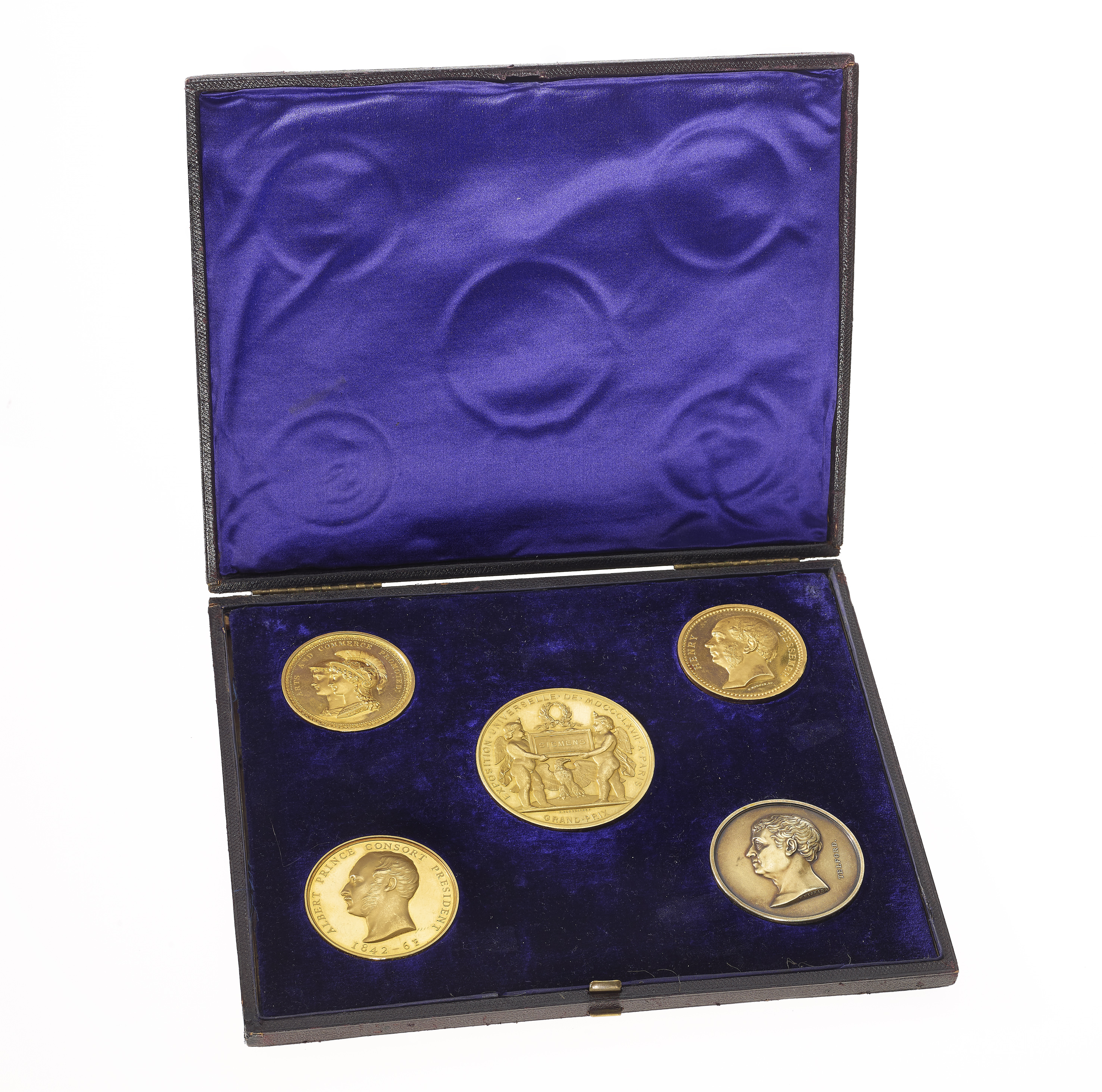 Präsentationsschatulle mit goldenen Preismedaillen © DHM
