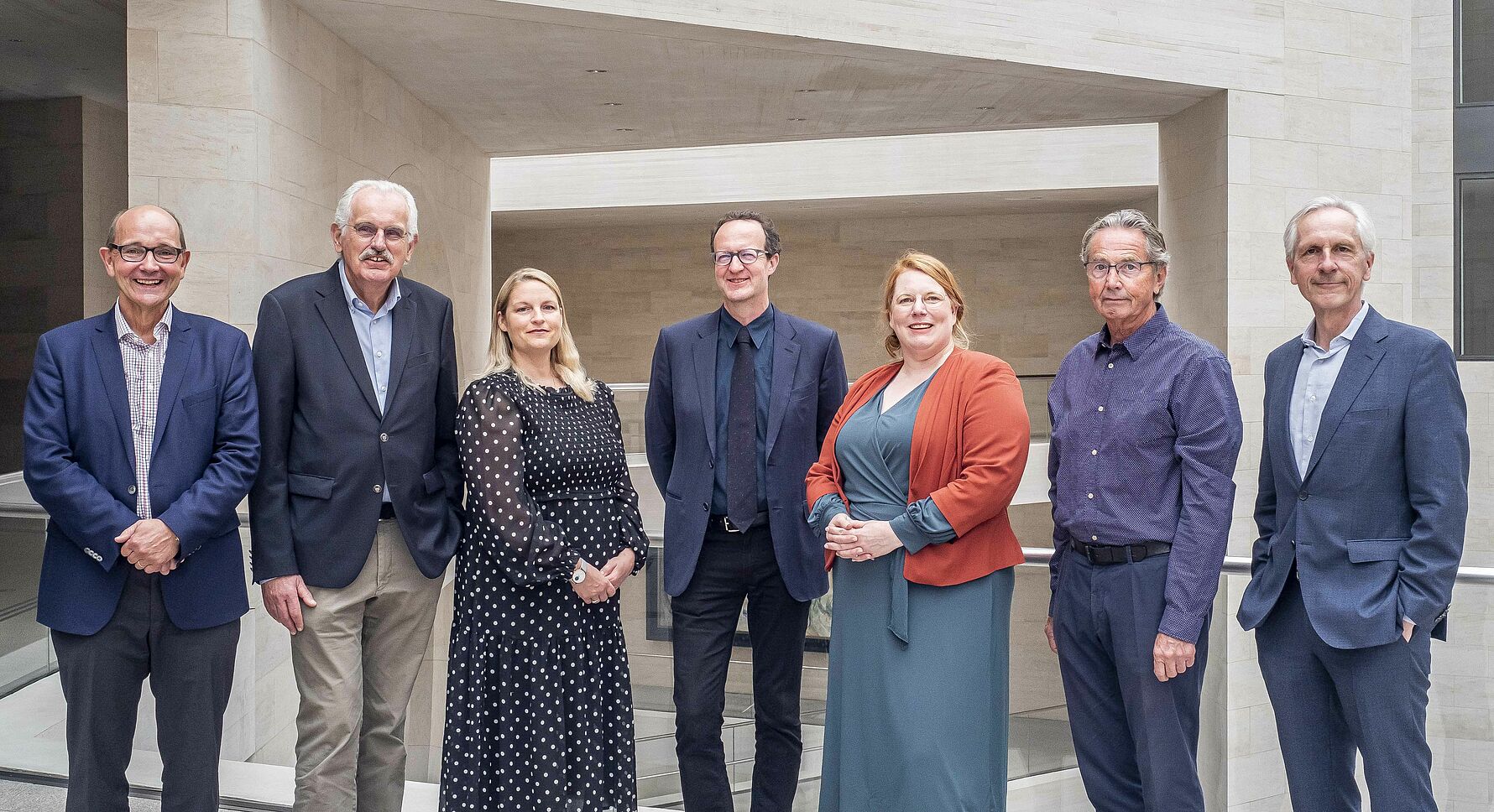 Felix Pongratz, Ulrich Deppendorf, Frida Elisson, Prof. Dr. Raphael Gross, Maríon Bayer (Geschäftsstellenleiterin), Hubert Piel und Prof. Dr. Christian Duve (v. l. n. r.)