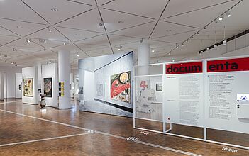 In der Ausstellung „documenta. Politik und Kunst“ © DHM/David von Becker