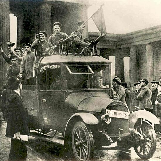 Revolutionäre am Brandenburger Tor