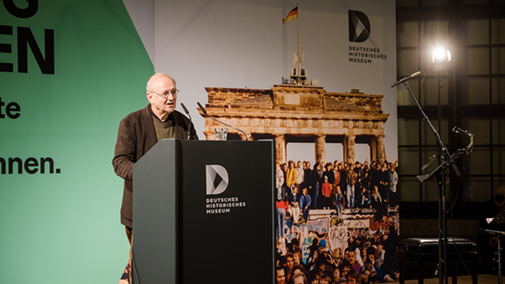 Dan Diner bei der Eröffnungsrede der Ausstellung.