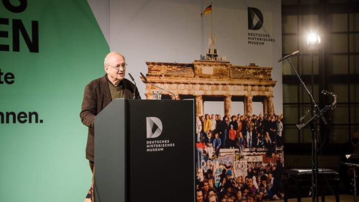 Dan Diner bei der Eröffnungsrede der Ausstellung.