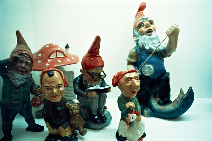 Garden gnomes manufactured by Heissner: Adenauer, de Gaulle, Brandt, Erhard and Khrushchev, in Parallel Pictorial Worlds, 1972 Garden gnomes manufactured by Heissner: Adenauer, de Gaulle, Brandt, Erhard and Khrushchev, in Parallel Pictorial Worlds, 1972
