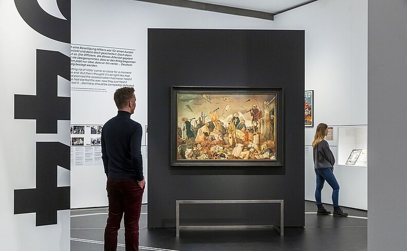 Ausstellungsansicht "Roads not Taken. Oder: Es hätte auch anders kommen können" Ausstellungsansicht "Roads not Taken. Oder: Es hätte auch anders kommen können"