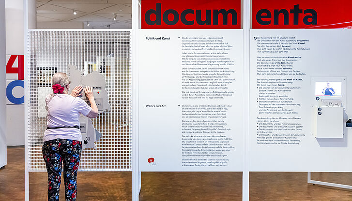 Barrier-free activities in the exhibition “documenta. Politicas and Art“ Barrierefreies Angebot in der Ausstellung „documenta. Politik und Kunst“