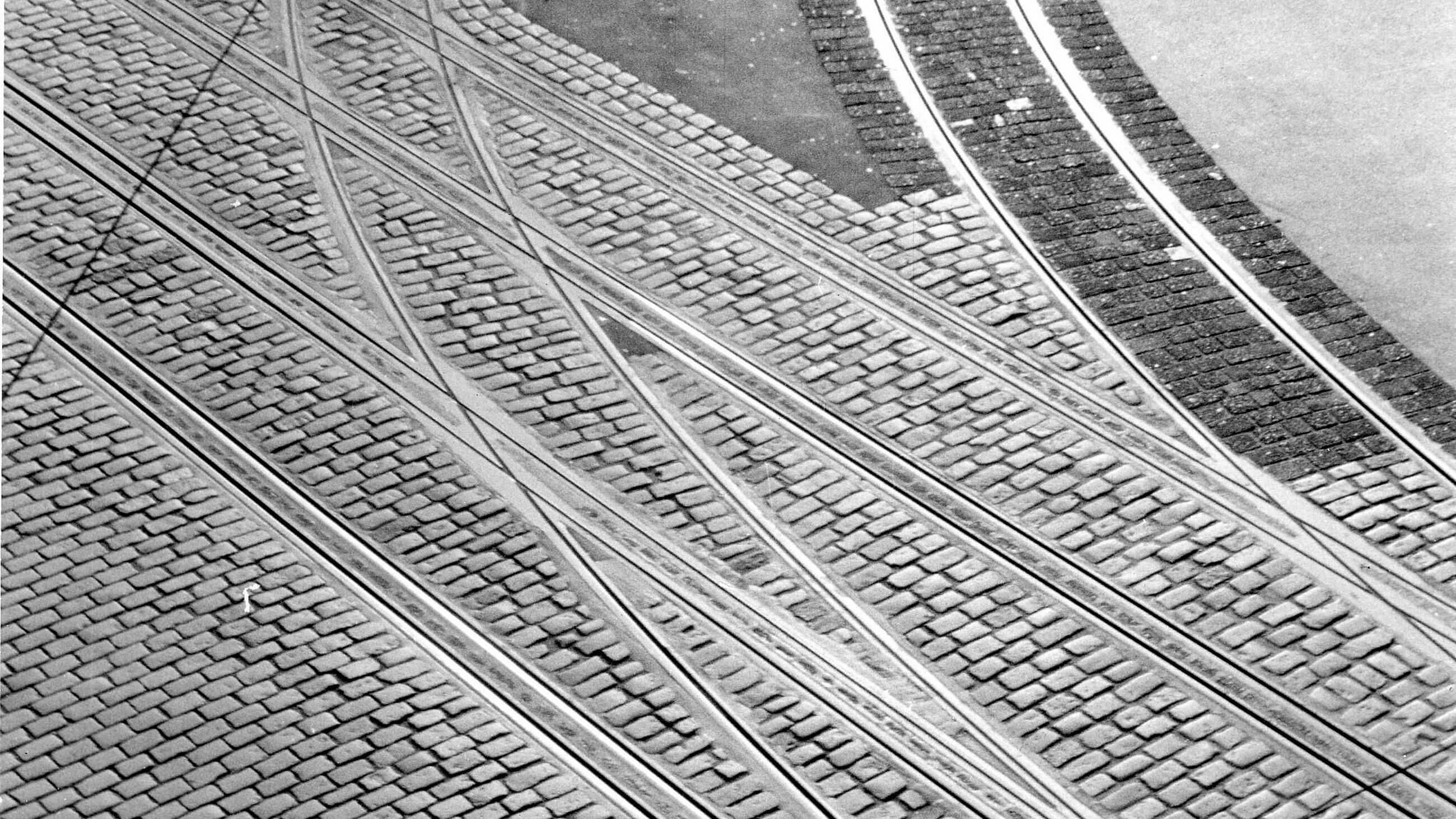 Tram tracks, DHM © Ernst-Wilhelm Schaulinski, Deutscher Jugendfotopreis 1965