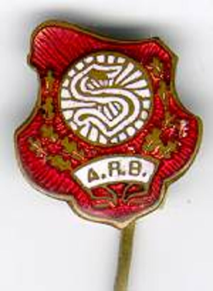 Abzeichen "S A.R.B" in Form einer Rose.