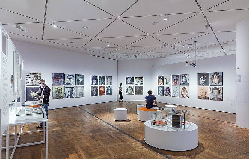 In der Ausstellung „documenta. Politik und Kunst“ © DHM/David von Becker