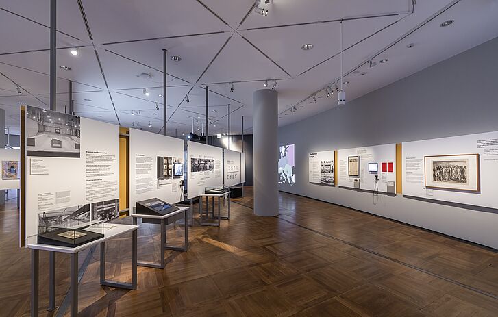 Exhibition view "On Displaying Violence: First Exhibitions on the Nazi Occupation in Europe, 1945-1948" - Exhibition Section "The Horror Camps" Exhibition view "On Displaying Violence: First Exhibitions on the Nazi Occupation in Europe, 1945-1948" - Exhibition Section "The Horror Camps"