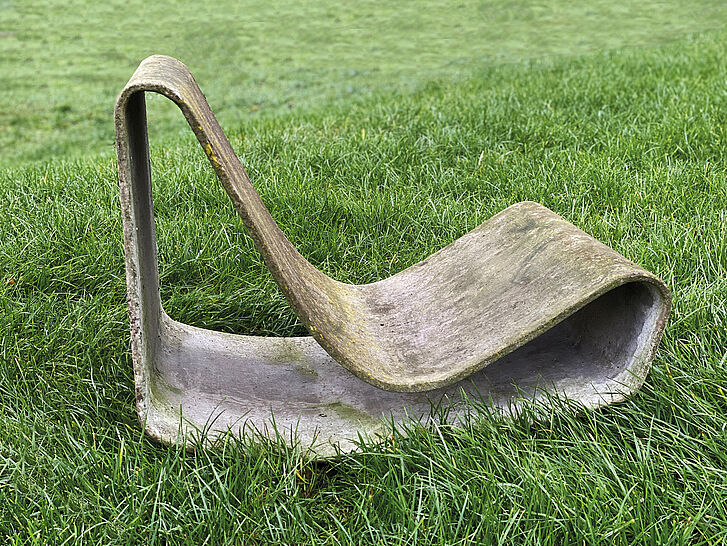 Eternit, Outdoor Armchair Loop, designed by Willy Guhl (1915–2004), 1959 Eternit, Outdoor Armchair Loop, designed by Willy Guhl (1915–2004), 1959 documenta 2, 1959 © private collection, photo: Gerhard Faller-Walzer