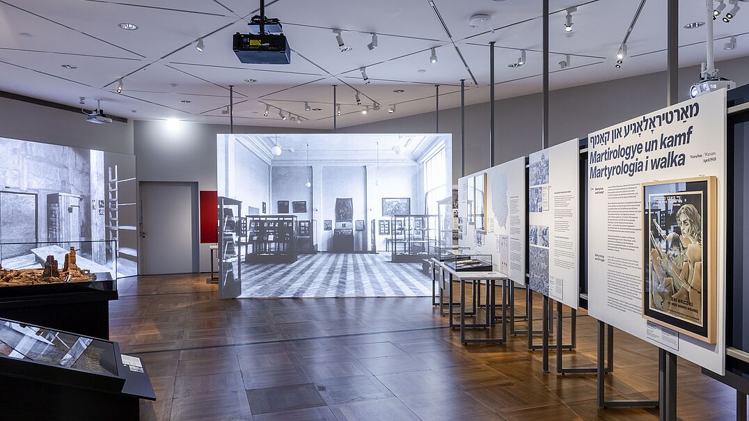 Ausstellungsansicht „Gewalt ausstellen: Erste Ausstellungen zur NS-Besatzung in Europa, 1945-1948“ Ausstellungsansicht „Gewalt ausstellen: Erste Ausstellungen zur NS-Besatzung in Europa, 1945-1948“