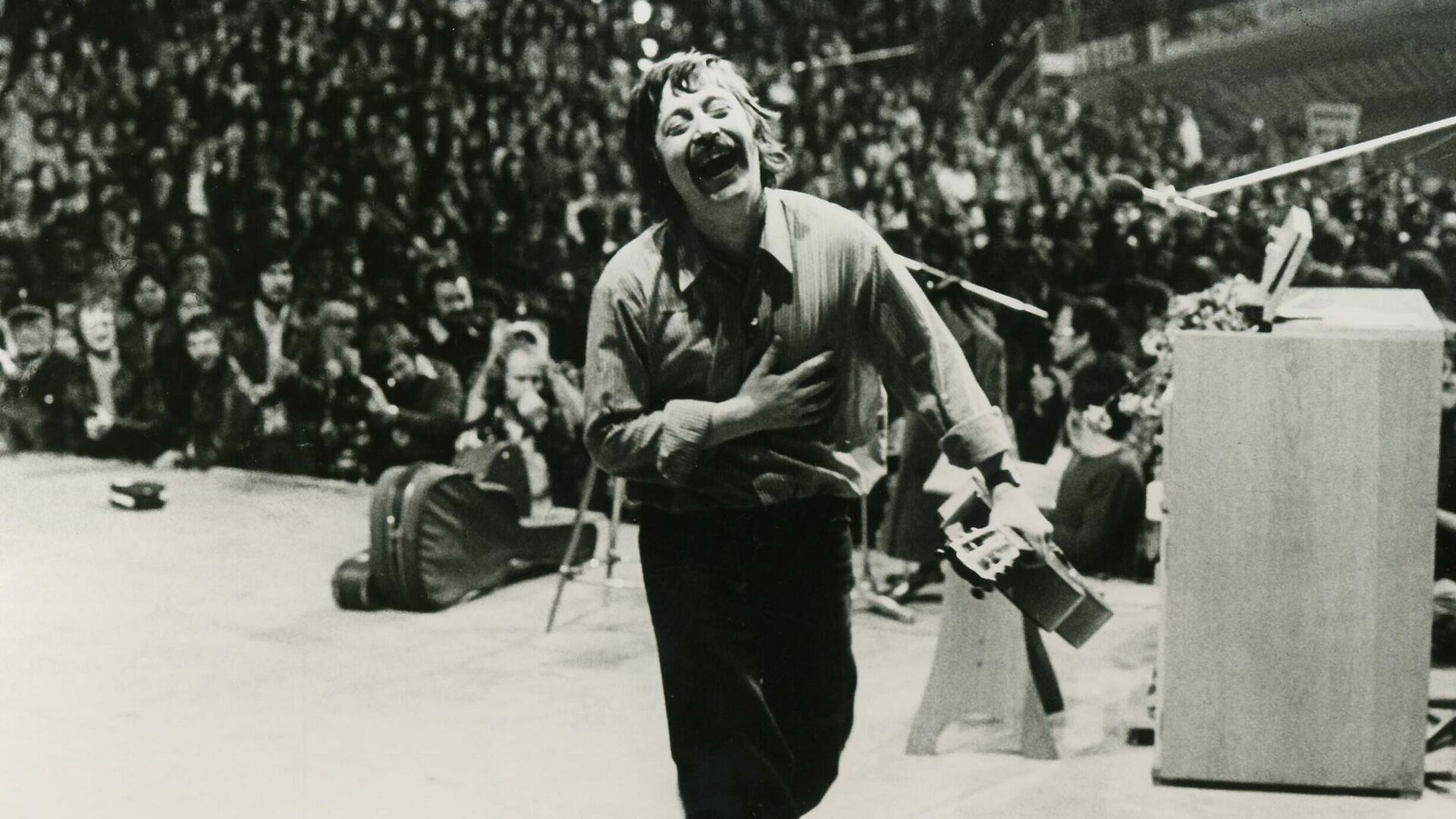 Barbara Klemm: Wolf Biermann bei einem Konzert in der Kölner Sporthalle am 13. November 1976 © DHM Wolf Biermann bei einem Konzert in der Kölner Sporthalle am 13. November 1976.