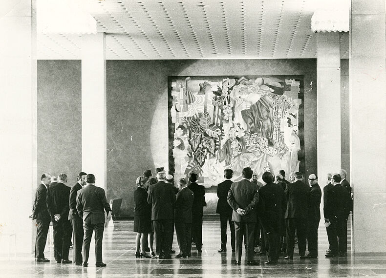 Enthüllung von Hermann Kaspars Gobelin „Die Frau Musica“ in der Meistersingerhalle Nürnberg, 12.01.1970 Enthüllung von Hermann Kaspars Gobelin „Die Frau Musica“ in der Meistersingerhalle Nürnberg Nürnberg, 12.01.1970