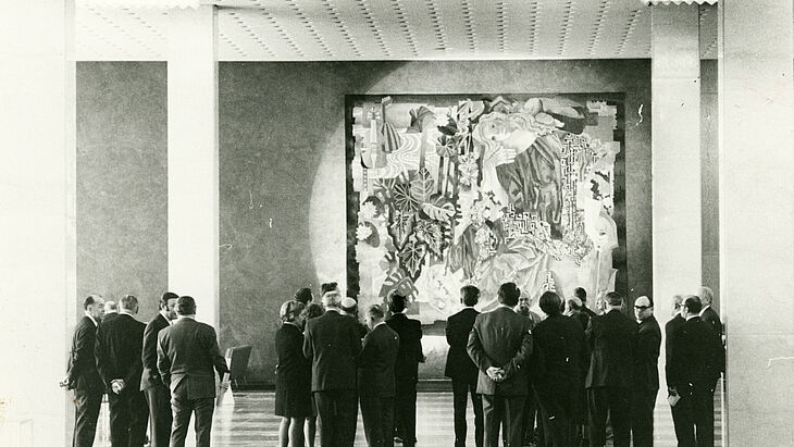 Enthüllung von Hermann Kaspars Gobelin „Die Frau Musica“ in der Meistersingerhalle Nürnberg, 12.01.1970 Enthüllung von Hermann Kaspars Gobelin „Die Frau Musica“ in der Meistersingerhalle Nürnberg Nürnberg, 12.01.1970