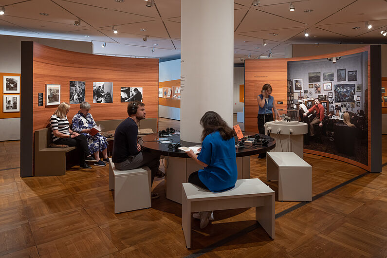 In the exhibition “Wolf Biermann. A poet and songwriter in Germany”