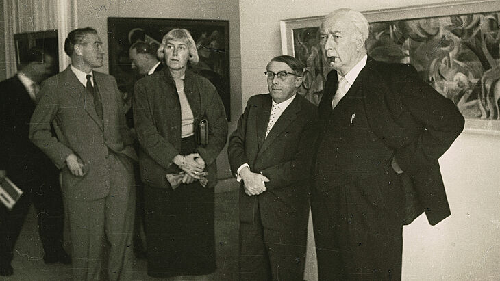Bundespräsident Theodor Heuss auf der ersten documenta, links neben ihm: Arnold Bode Bundespräsident Theodor Heuss auf der ersten documenta, links neben ihm: Arnold Bode