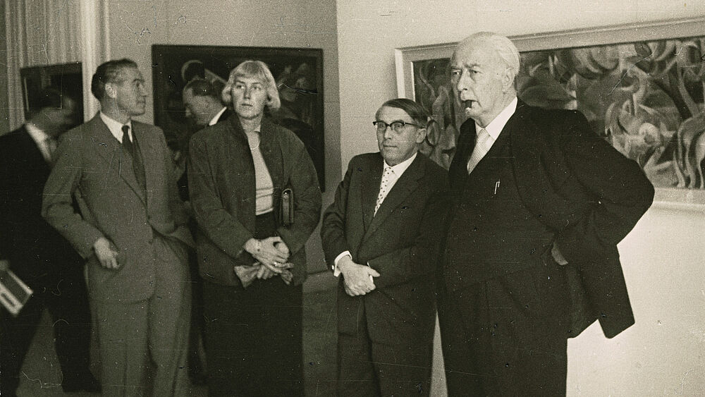 Bundespräsident Theodor Heuss auf der ersten documenta, links neben ihm: Arnold Bode