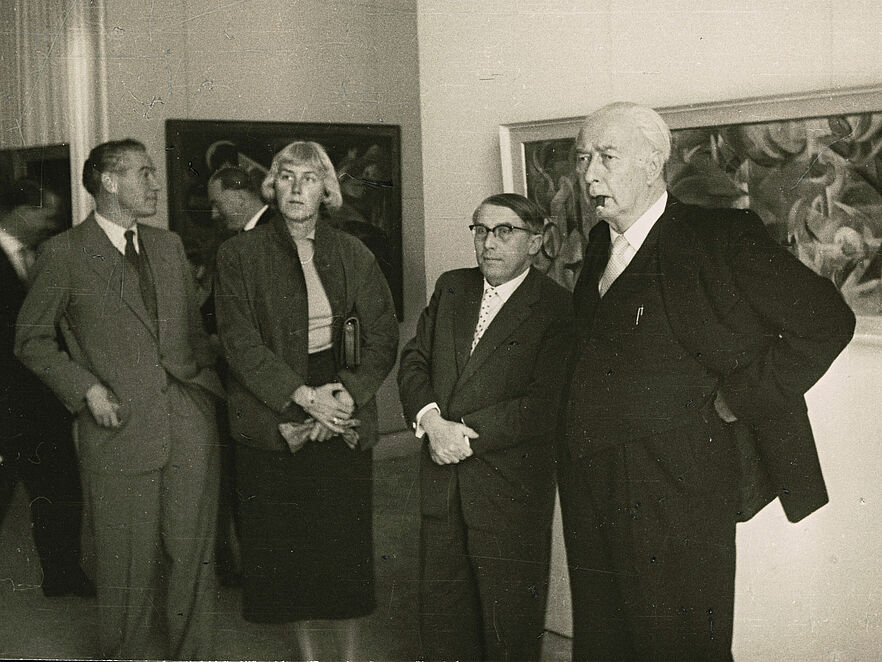 Bundespräsident Theodor Heuss wird von Arnold Bode über die documenta geführt, Kassel, 1955 © documenta archiv, Foto: Erich Müller