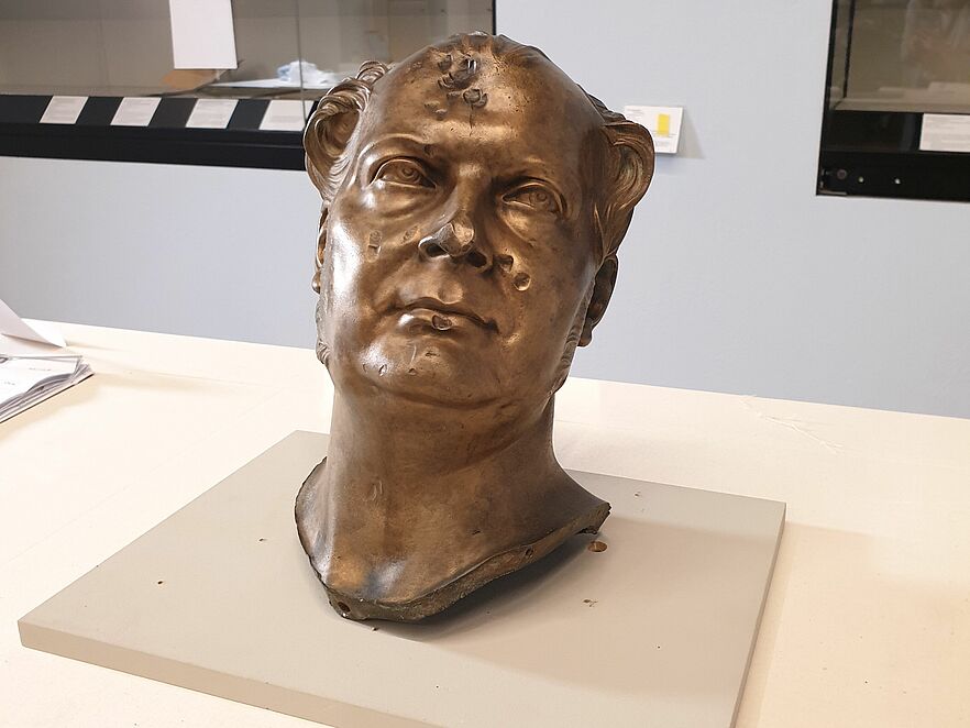 Büste König Friedrich Wilhelm IV. von Preußen (Pl 2009/2) während des Abbaus der Dauerausstellung