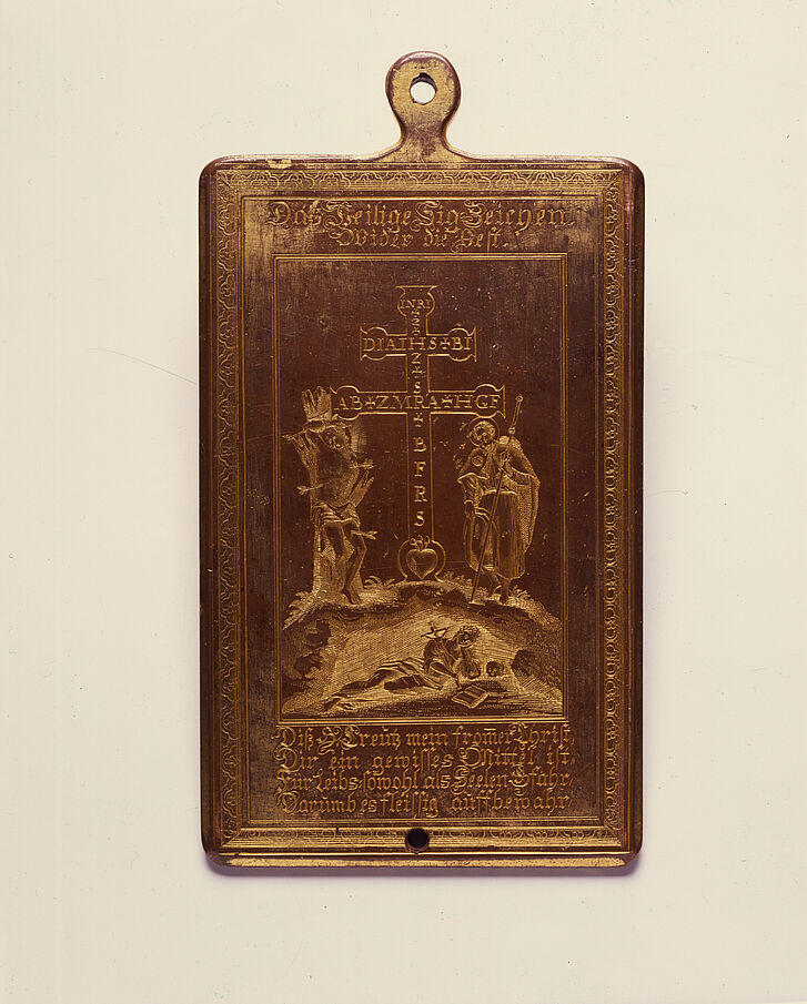 Amulett mit Pestheiligen Sebastian, Rochus und Rosalia und Text.