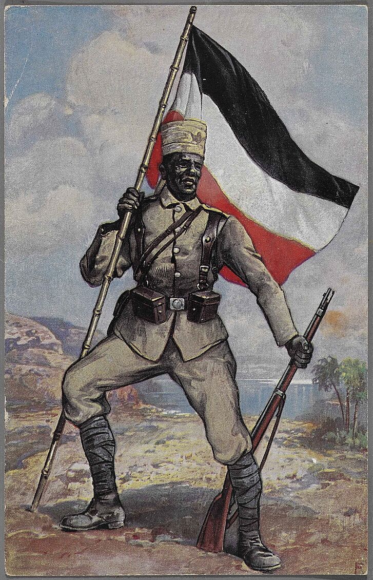 Postkarte mit „Askari“ und der deutschen Reichsflagge, ca. 1910 © Deutsches Historisches Museum Postkarte