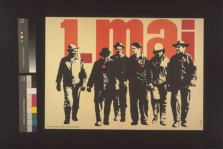 Plakat "1. Mai" mit Männern, die laufen.
