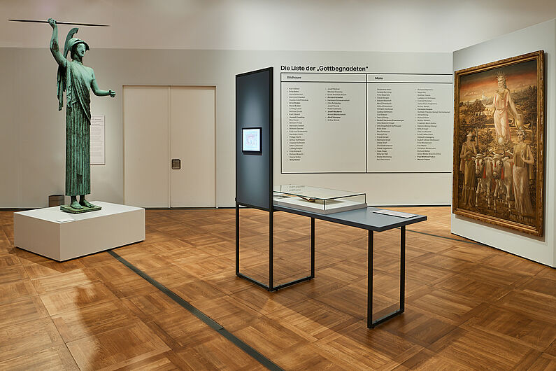 In der Ausstellung „Die Liste der ‚Gottbegnadeten‘. Künstler des Nationalsozialismus in der Bundesrepublik“ © DHM/Yves Sucksdorff