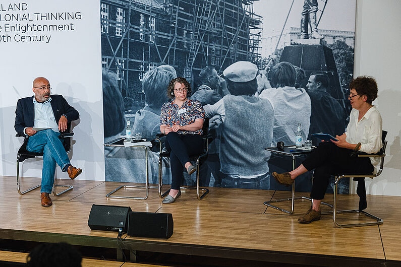 PANEL II: Zwiespältige Wege - Die kolonialistische Bewegung im Nationalsozialismus. Beleuchtung durch Willeke Sandler und Pascal Grosse, moderiert von Dagi Knellessen.