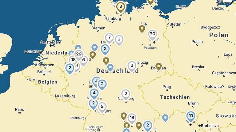 Karte mit Standorten von Werken „gottbegnadeter“ Künstler im öffentlichen Raum in Deutschland und Österreich .