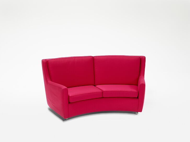Rotes 2-er Sofa.