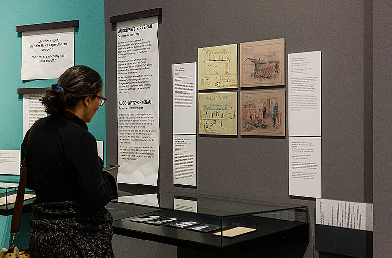 In the exhibition “Deported to Auschwitz – Sheindi Ehrenwald’s Notes” © DHM/David von Becker