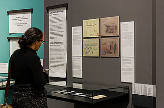 In der Ausstellung „Deportiert nach Auschwitz – Sheindi Ehrenwalds Aufzeichnungen“ © DHM/David von Becker