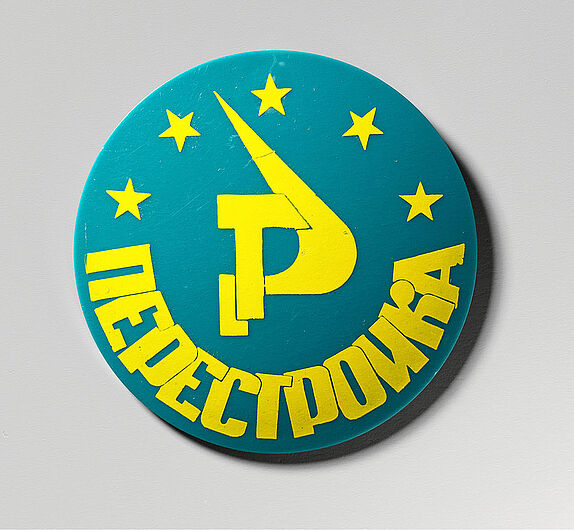 Button Perestrojka, 1985/1989. Button Perestrojka, 1985/1989. (Inv.Nr.A 2001/1)