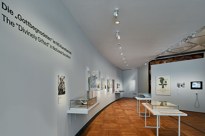 In der Ausstellung „Die Liste der ‚Gottbegnadeten‘. Künstler des Nationalsozialismus in der Bundesrepublik“ © DHM/Yves Sucksdorff