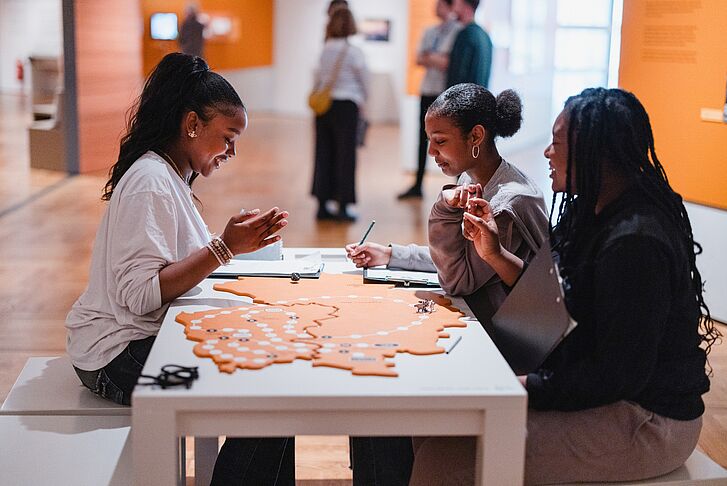 Outreach-Workshop with the youth panel Shadow Museum