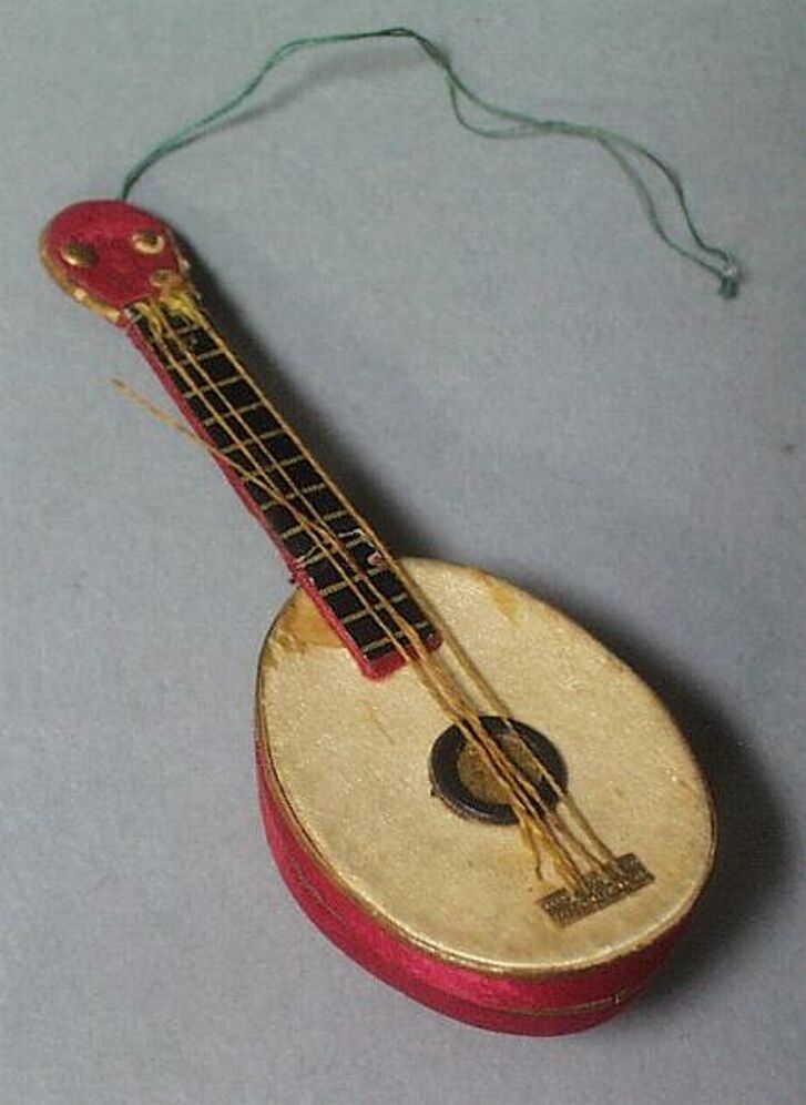 Musikinstrument, das aussieht wie eine Gitarre.