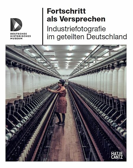 Cover Ausstellungskatalog "Fortschritt als Versprechen. Industriefotografie im geteilten Deutschland".