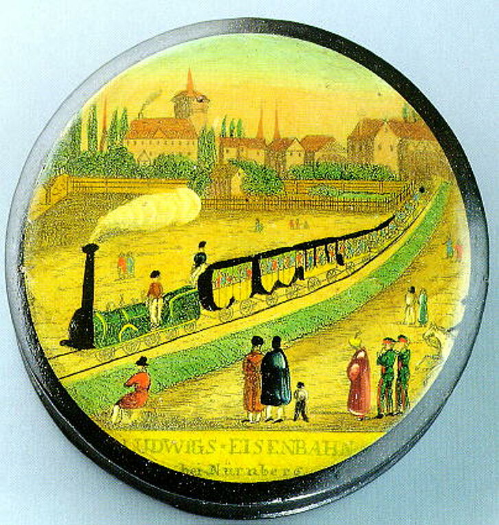 Dose mit Illustration eines Zuges in einer Landschaft.