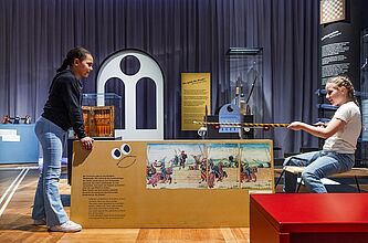 In der Ausstellung „Rein ins Gemälde! Eine Zeitreise für Kinder”