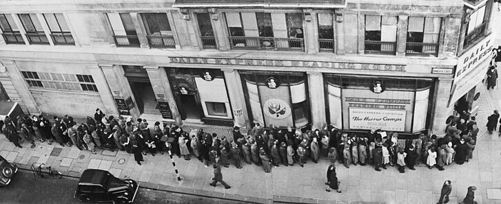 Visitors at the entrance of the exhibition “The Horror Camps”, London, May 1945 © Daily Express/Hulton Archive/Getty Images Visitors at the entrance of the exhibition “The Horror Camps”, London, May 1945 © Daily Express/Hulton Archive/Getty Images