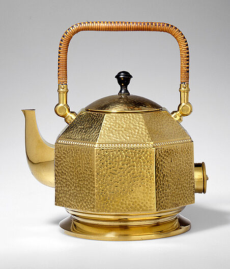 Peter Behrens, Kettle, 1908 (design). Peter Behrens, Kettle, 1908 (design). (Inv.Nr. KG 99/164)