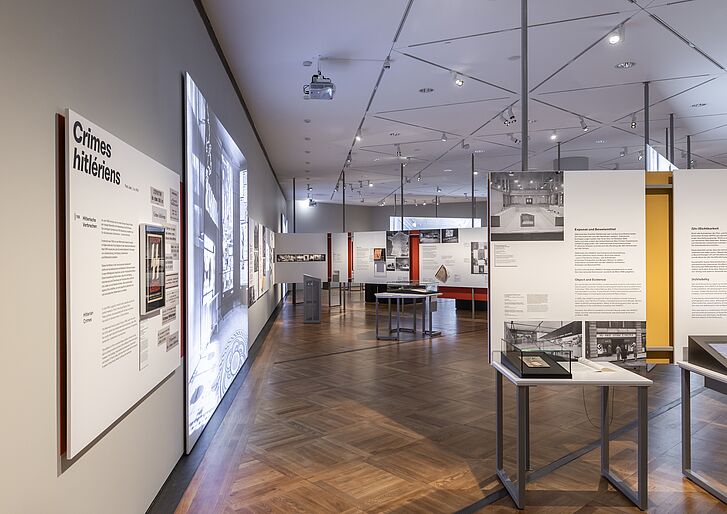 Exhibition view "On Displaying Violence: First Exhibitions on the Nazi Occupation in Europe, 1945-1948" - Exhibition Section "The Horror Camps" / "Crimes hitlériens" (Hitlerian Crimes) Exhibition view "On Displaying Violence: First Exhibitions on the Nazi Occupation in Europe, 1945-1948" - Exhibition Section "The Horror Camps" / "Crimes hitlériens" (Hitlerian Crimes)