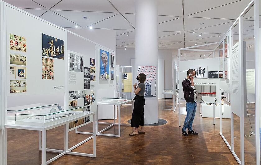 In der Ausstellung „documenta. Politik und Kunst“ © DHM/David von Becker
