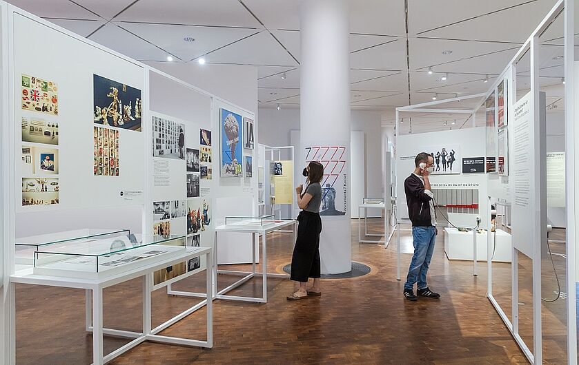 In the exhibition “documenta. Politics and Art” © DHM/David von Becker 