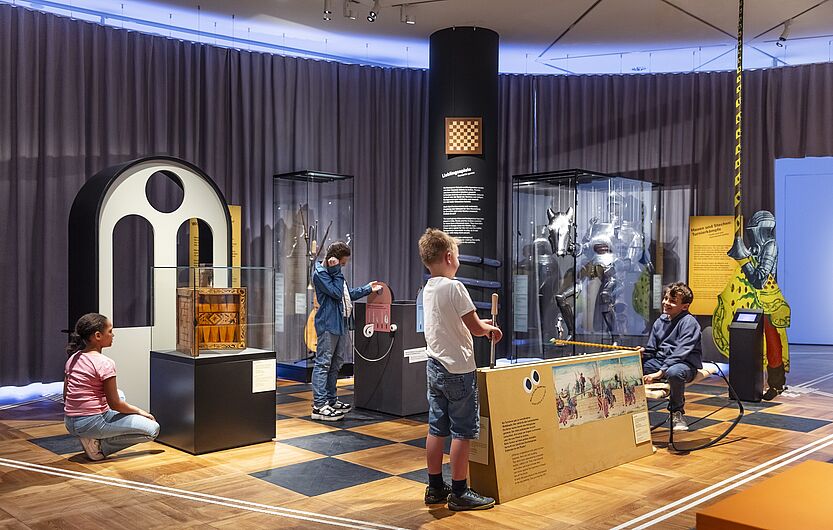 In der Ausstellung „Rein ins Gemälde! Eine Zeitreise für Kinder”