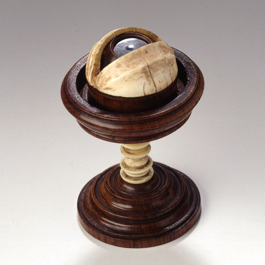 [Translate to English:] Modell eines menschlichen Auges mit Behältnis, um 1700, DHM: 1991/2641