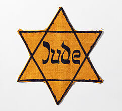Star of David, after September 1, 1941, 1941. Star of David, after September 1, 1941, 1941. (Inv.Nr. A 2002/2)