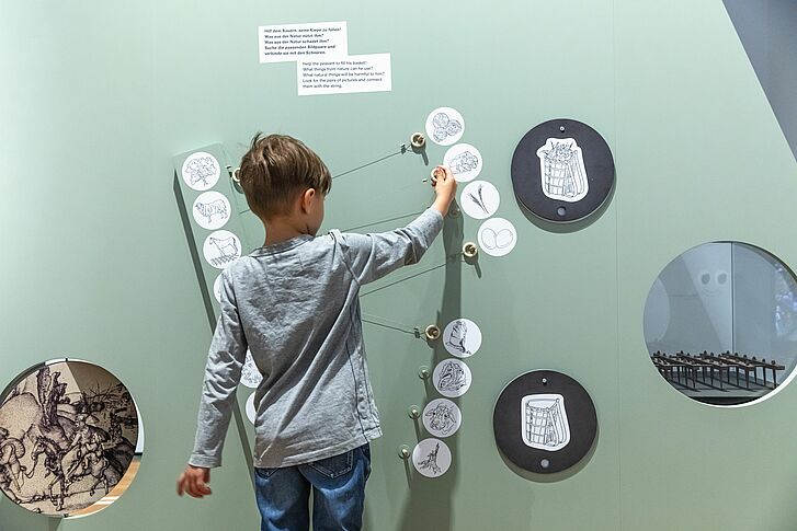 Ausstellungsansicht „Rein ins Gemälde! Eine Zeitreise für Kinder” 