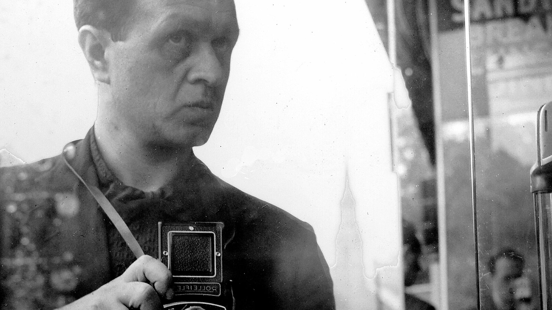 Selbstportrait Fred Stein mit Rolleiflex, New York, um 1941 © Stanfordville, NY, Fred Stein Archive